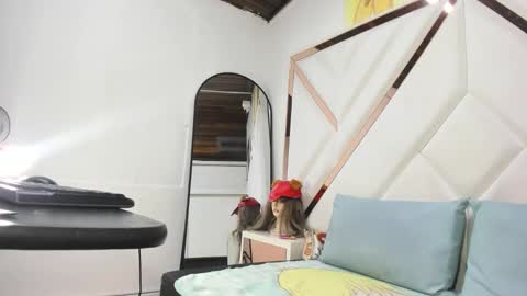 valeria_gil_ online show from May 15, 2026, 3:46 am