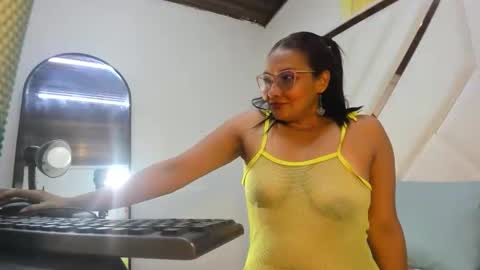 valeria_gil_ online show from May 28, 2026, 3:26 am