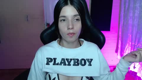 Snapshot of valeria_mendozza chatting on February 14, 2025, 8:31 am online show from February 14, 2025, 8:31 am