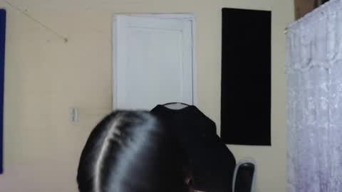 Snapshot of valeria_mendozza chatting on February 15, 2025, 10:52 pm online show from February 15, 2025, 10:52 pm