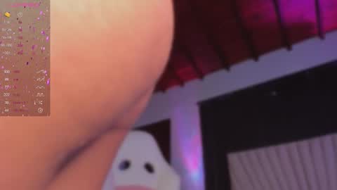 Snapshot of valeria_uribe22 chatting on February 14, 2025, 11:53 pm online show from February 14, 2025, 11:53 pm