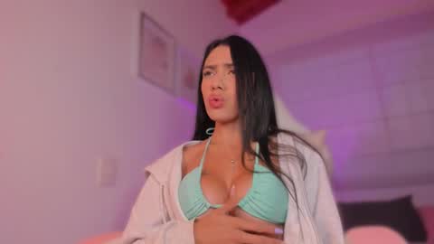 Snapshot of valeria_uribe22 chatting on September 29, 2025, 10:53 am online show from September 29, 2025, 10:53 am