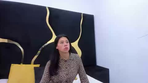 Snapshot of valeriamontclair chatting on March 21, 2026, 9:29 pm Valeria online show from March 21, 2026, 9:29 pm