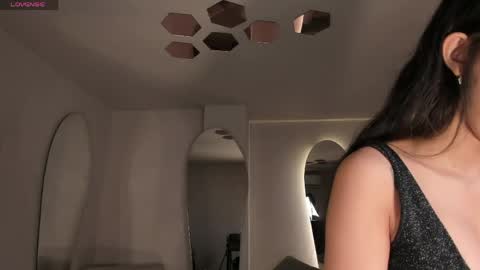 Snapshot of valeriavelvet chatting on April 20, 2026, 11:57 am Vale online show from April 20, 2026, 11:57 am