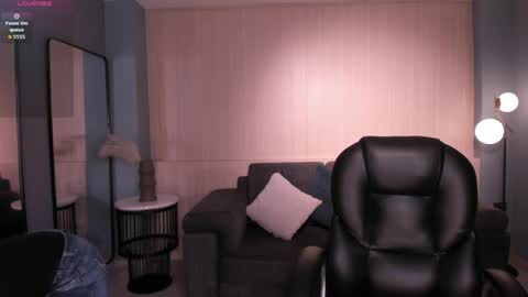 Snapshot of valeriavelvet chatting on April 28, 2026, 12:10 pm Vale online show from April 28, 2026, 12:10 pm