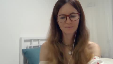 valerie_rose777 online show from October 12, 2025, 7:13 pm