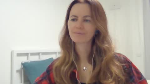 valerie_rose777 online show from October 24, 2025, 8:38 pm