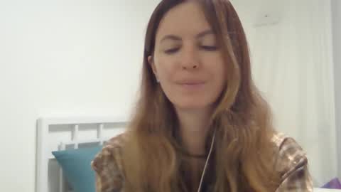 valerie_rose777 online show from November 6, 2025, 8:10 pm