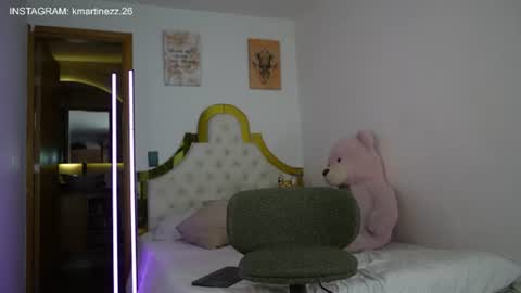 valeriecollinss_ online show from June 17, 2026, 8:54 pm