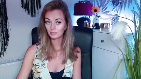 Snapshot of valerieluvsugar chatting on December 2, 2024, 1:35 pm Valerie online show from December 2, 2024, 1:35 pm