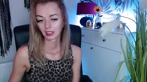 Snapshot of valerieluvsugar chatting on December 3, 2024, 10:17 am Valerie online show from December 3, 2024, 10:17 am