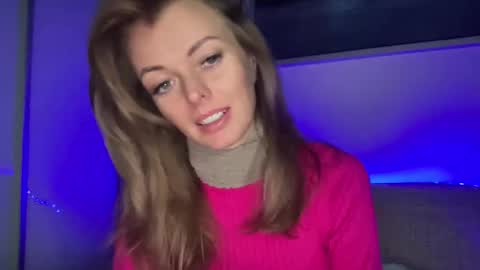 Snapshot of valerieluvsugar chatting on December 15, 2024, 9:31 pm Valerie online show from December 15, 2024, 9:31 pm