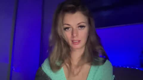 Snapshot of valerieluvsugar chatting on December 16, 2024, 7:00 pm Valerie online show from December 16, 2024, 7:00 pm