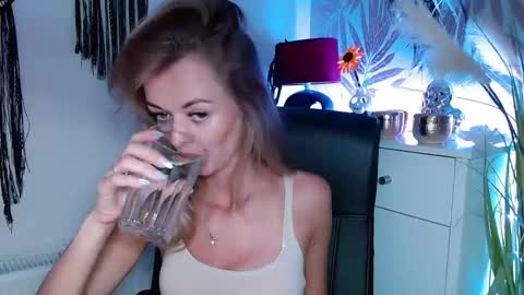 Snapshot of valerieluvsugar chatting on February 4, 2025, 11:49 am Valerie online show from February 4, 2025, 11:49 am