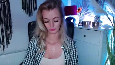 Snapshot of valerieluvsugar chatting on February 4, 2025, 2:53 pm Valerie online show from February 4, 2025, 2:53 pm