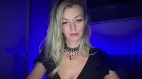 Snapshot of valerieluvsugar chatting on September 29, 2025, 8:13 pm Valerie online show from September 29, 2025, 8:13 pm