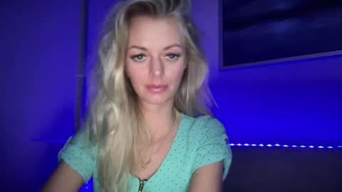 Snapshot of valerieluvsugar chatting on October 13, 2025, 8:42 pm Valerie online show from October 13, 2025, 8:42 pm