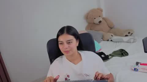 Juli C online show from April 15, 2026, 1:34 am