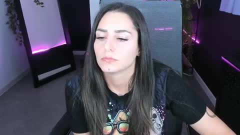 Snapshot of valeriiemills chatting on October 21, 2025, 2:29 pm Valerie online show from October 21, 2025, 2:29 pm