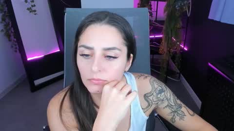 Snapshot of valeriiemills chatting on October 22, 2025, 3:01 pm Valerie online show from October 22, 2025, 3:01 pm