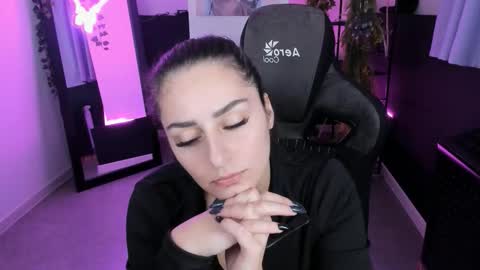 Snapshot of valeriiemills chatting on November 8, 2025, 4:51 pm Valerie online show from November 8, 2025, 4:51 pm