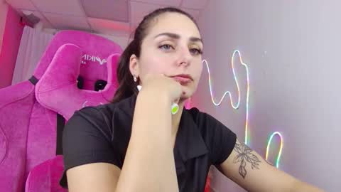 Snapshot of valeriiemills chatting on November 25, 2025, 4:18 pm Valerie online show from November 25, 2025, 4:18 pm