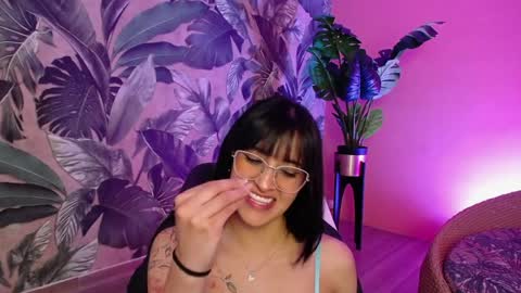 Snapshot of valery_blush chatting on April 3, 2026, 4:21 am valery_blush online show from April 3, 2026, 4:21 am