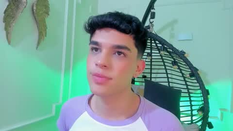 Snapshot of valery_hil chatting on January 28, 2025, 12:26 am Thomy online show from January 28, 2025, 12:26 am