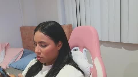 valery_lovex_ online show from April 21, 2026, 2:37 am