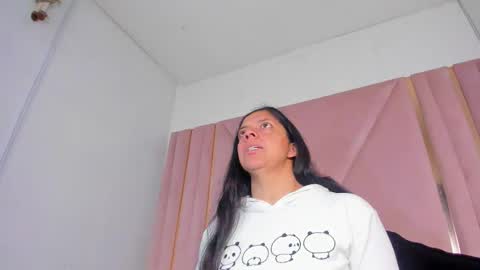 valeryloveh online show from December 16, 2025, 3:06 pm