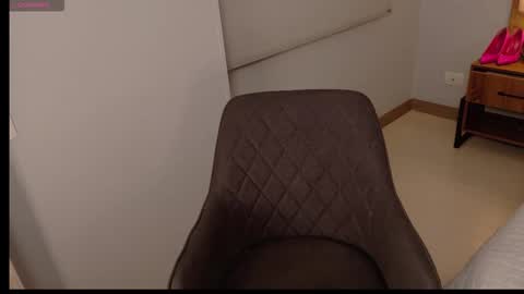 Snapshot of valeryrouge_ chatting on November 6, 2025, 9:37 pm Valery online show from November 6, 2025, 9:37 pm