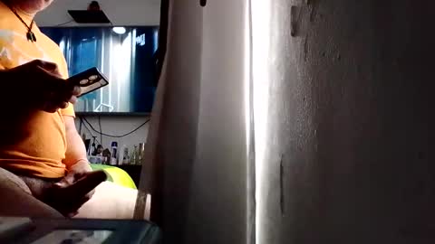 Snapshot of valetv2222 chatting on November 8, 2025, 4:51 pm valetv2222 online show from November 8, 2025, 4:51 pm