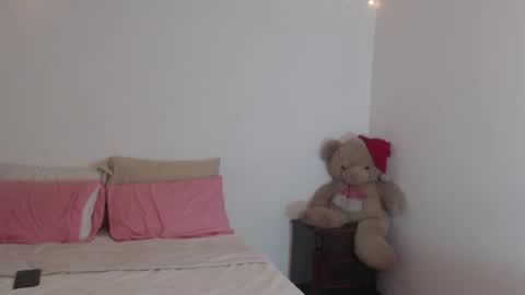 VALIENTE  online show from April 16, 2026, 12:22 am