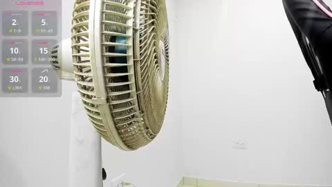 Snapshot of valkiiriaa_ chatting on November 13, 2025, 3:16 am valkiiriaa_ online show from November 13, 2025, 3:16 am