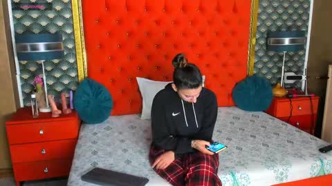 Valerie Val V online show from May 28, 2026, 2:25 pm