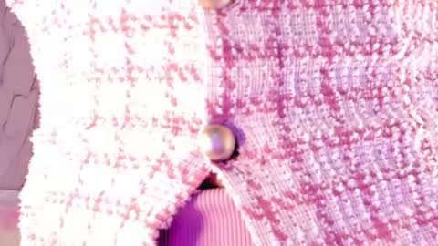 Vallolet Peach  online show from July 7, 2026, 12:09 pm