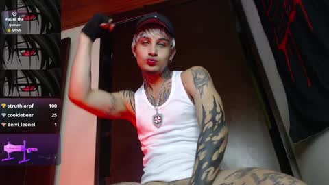 david guzman i model independenthelp me with a thumbs up online show from January 11, 2025, 2:41 am