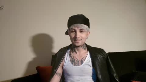 david guzman i model independenthelp me with a thumbs up online show from March 4, 2025, 5:21 am