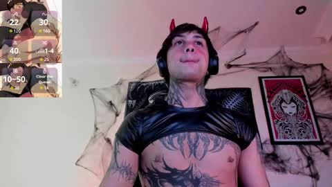 david guzman i model independenthelp me with a thumbs up online show from October 22, 2025, 2:56 am