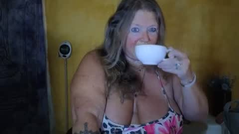 vampwoman online show from June 28, 2026, 6:19 am