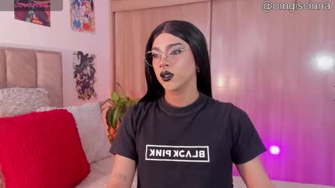 Cinnamon  online show from December 17, 2025, 7:42 pm