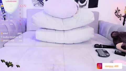 Snapshot of vampyy_doll chatting on February 21, 2025, 6:29 am Please help me to reach 300 thumbs up online show from February 21, 2025, 6:29 am