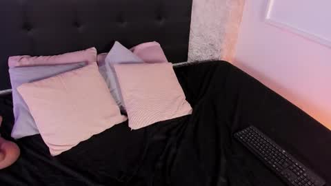 Snapshot of van_montoya chatting on February 19, 2026, 9:33 pm Van online show from February 19, 2026, 9:33 pm