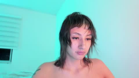 Snapshot of vandalovee chatting on April 9, 2026, 5:40 am Babi Alu online show from April 9, 2026, 5:40 am