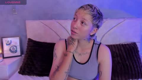 Snapshot of vane_grey chatting on May 24, 2026, 7:19 pm vane_grey online show from May 24, 2026, 7:19 pm
