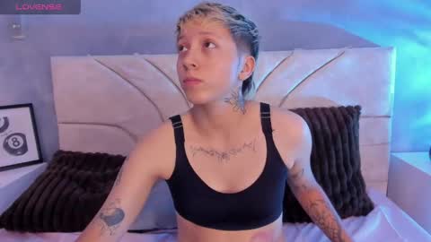 Snapshot of vane_grey chatting on May 25, 2026, 8:37 pm vane_grey online show from May 25, 2026, 8:37 pm