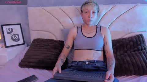 Snapshot of vane_grey chatting on May 26, 2026, 8:49 pm vane_grey online show from May 26, 2026, 8:49 pm