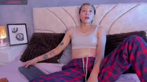 Snapshot of vane_grey chatting on May 28, 2026, 8:06 pm vane_grey online show from May 28, 2026, 8:06 pm