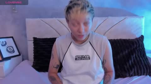 Snapshot of vane_grey chatting on May 30, 2026, 7:44 pm vane_grey online show from May 30, 2026, 7:44 pm