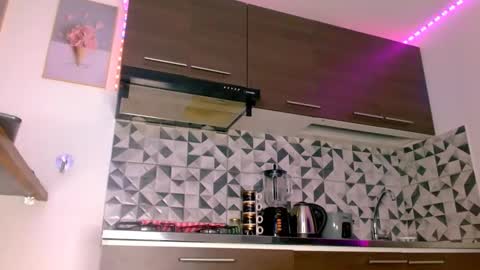 VANESSA BRETT online show from February 20, 2025, 9:22 am